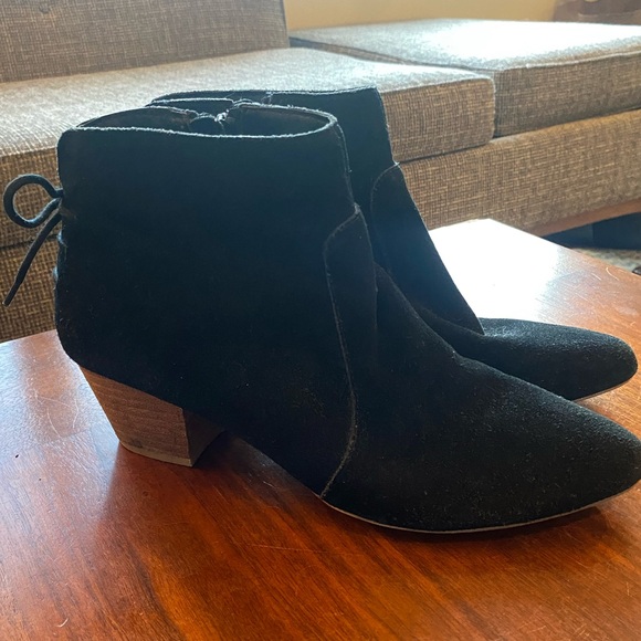 Tahari Charles black suede lace up ankle booties size 9 - Picture 4 of 9